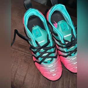 Nike Air VaporMax Plus Pink Blast and Clear Jade Gradient Running Shoes